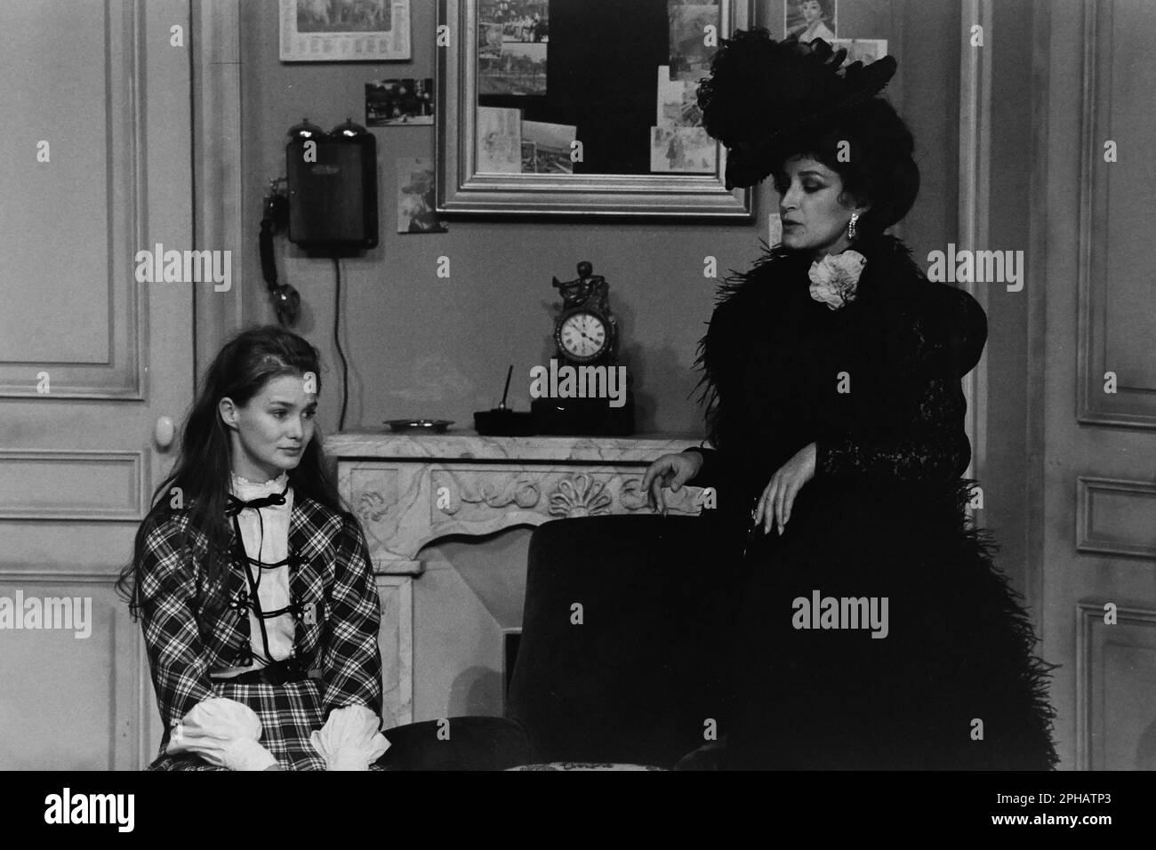 Archivi 80ies: Attrice francese Francesco Fabian e Marie-Sophie Pochat, in 'Gigi', Teatro Celestins, Lione, Francia, 1984 Foto Stock