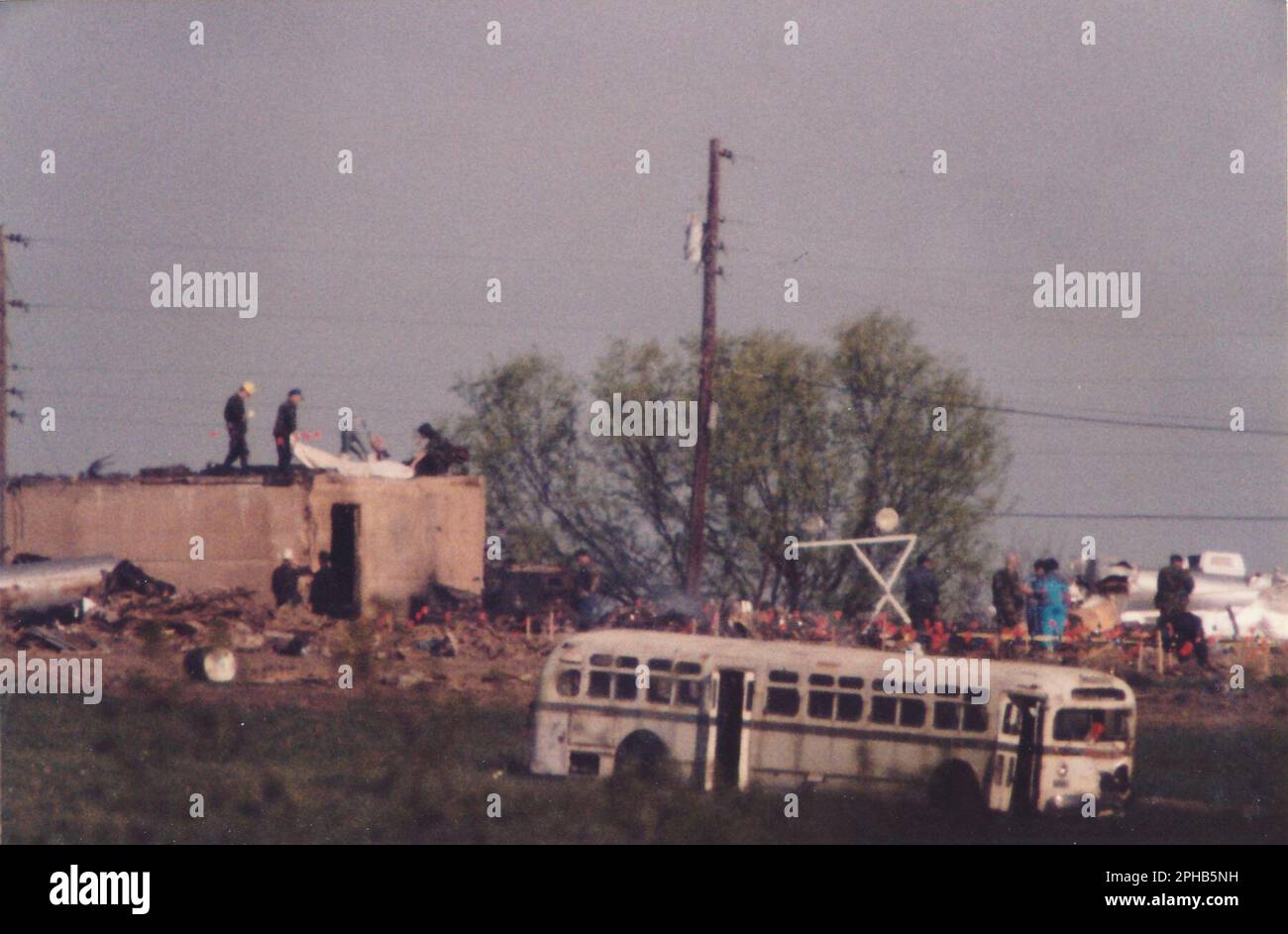 Mount Carmel, Texas, Stati Uniti. 22nd ago, 2021. 1993 dopo l'incendio del Branch Davidian Compound di Waco, Texas, il 19 aprile 1993, che ha ucciso più di 75 persone, tra cui due dozzine di bambini. (Credit Image: © Bob Daemmrich/ZUMA Press Wire) SOLO PER USO EDITORIALE! Non per USO commerciale! Foto Stock