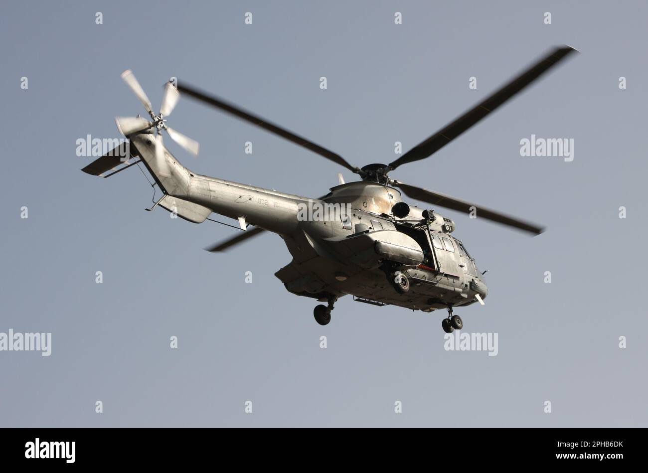 An Airbus Helicopters H215 Super Puma della divisione Ricerca e salvataggio delle forze aeree spagnole SAR Foto Stock