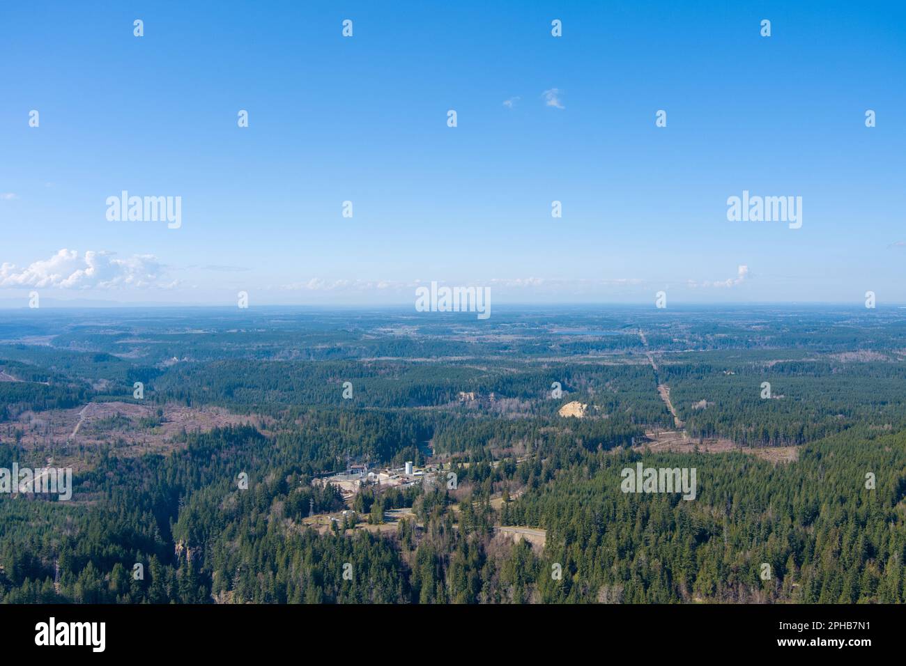 Vista aerea dello stato di Washington occidentale dalle Cascade Mountains nel marzo 2023 Foto Stock