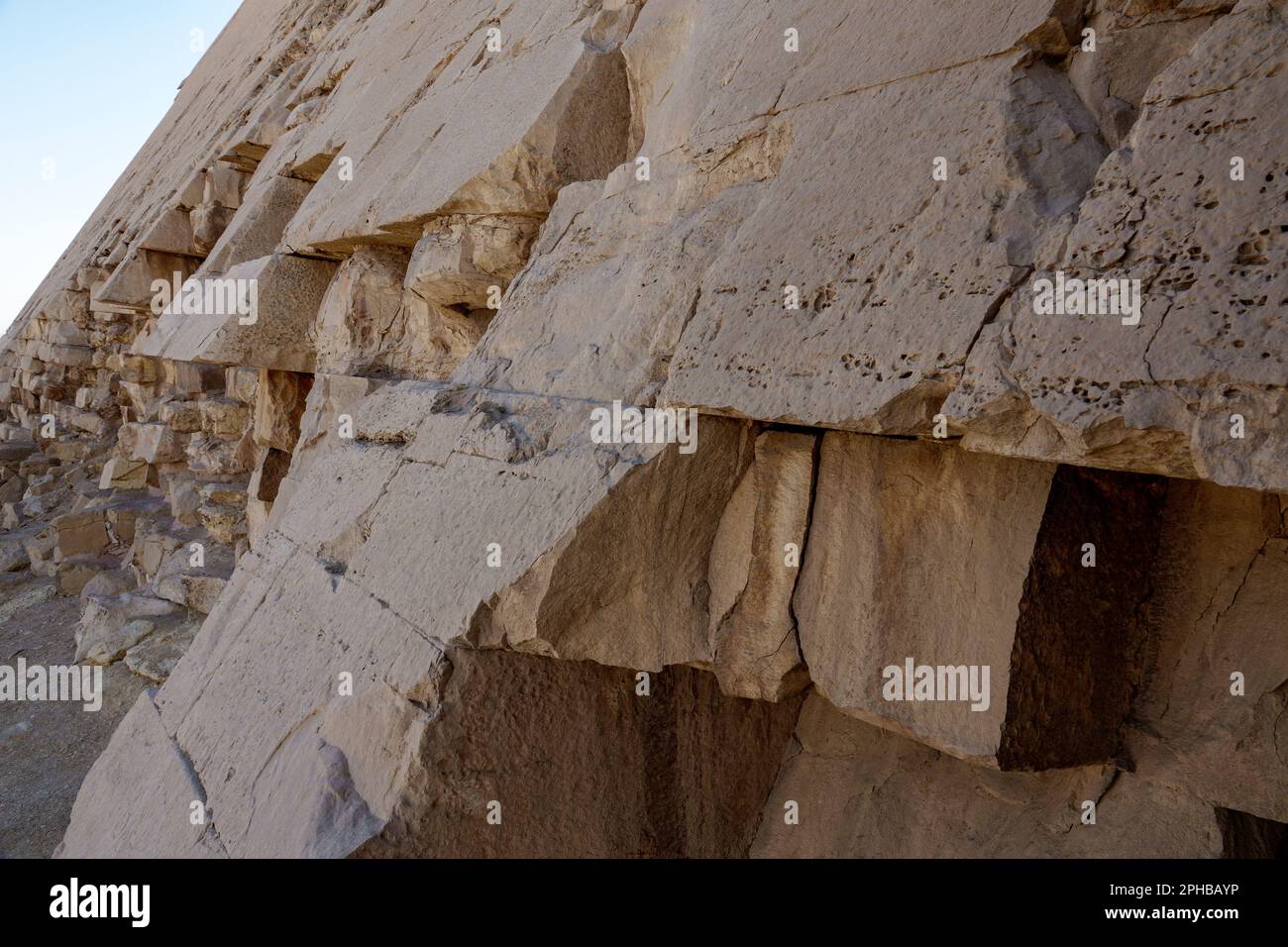 Primo piano della struttura della piramide piegata a Dahshur, basso Egitto Foto Stock