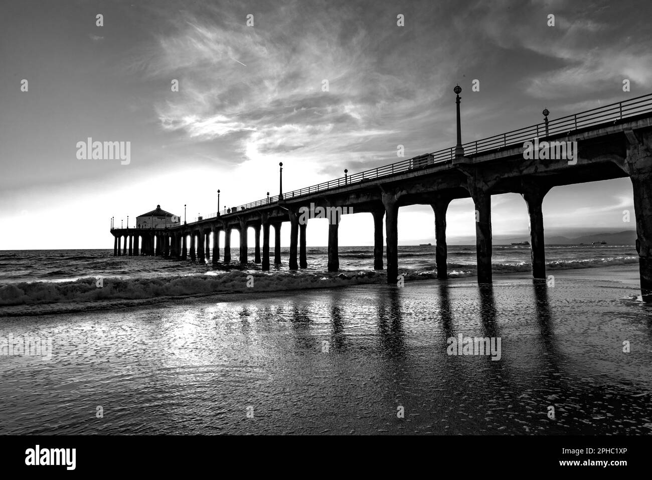 Molo panoramico di Manhattan Beach vicino a Los Angeles in atmosfera di tramonto Foto Stock