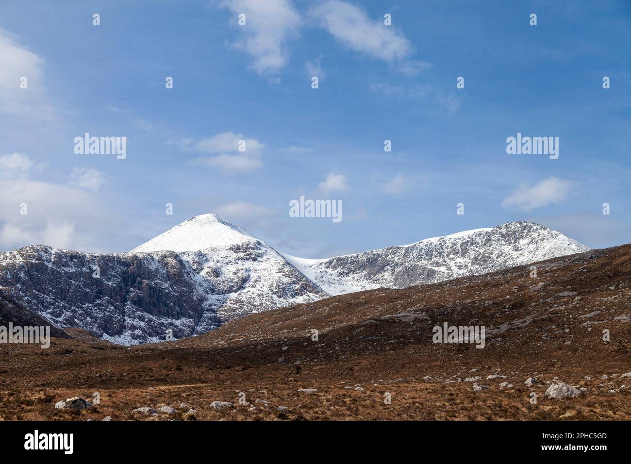 Foinaven (gaelico scozzese: Foinne Bheinn) è una montagna della Scozia, situata nell'angolo nord-ovest delle Highlands scozzesi. Foto Stock