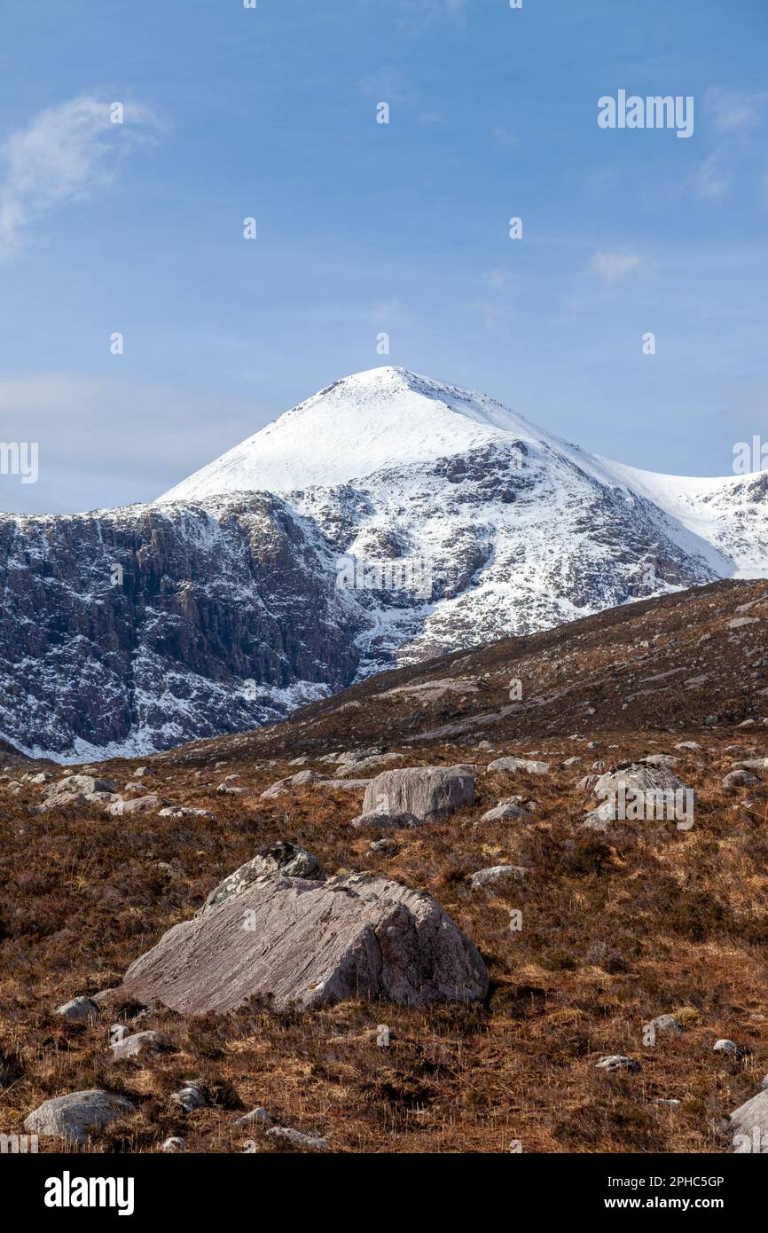 Foinaven (gaelico scozzese: Foinne Bheinn) è una montagna della Scozia, situata nell'angolo nord-ovest delle Highlands scozzesi. Foto Stock