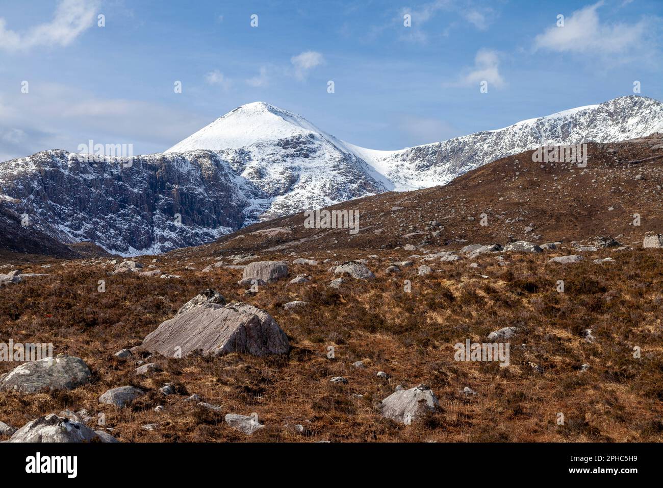 Foinaven (gaelico scozzese: Foinne Bheinn) è una montagna della Scozia, situata nell'angolo nord-ovest delle Highlands scozzesi. Foto Stock