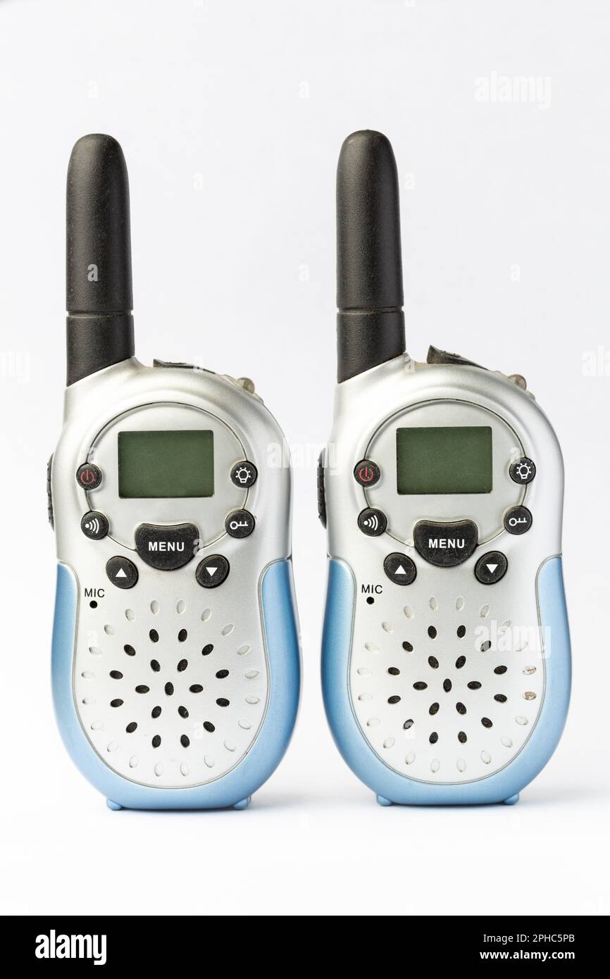 Un paio di walkie talkie su uno sfondo bianco Foto Stock