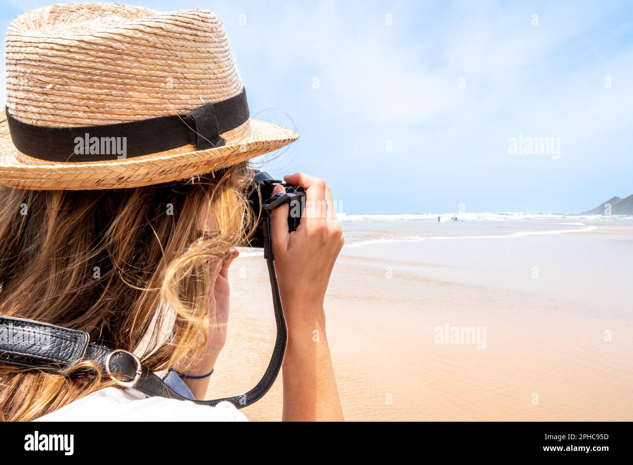 Cappello di paglia da surfista immagini e fotografie stock ad alta  risoluzione - Alamy