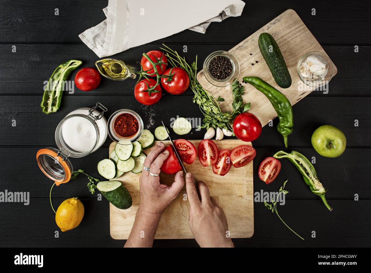 L'insalata illustrata è un'insalata mista molto tipica della cucina aragonese. Questa insalata è composta da vari ingredienti che sono la lattuga, tom Foto Stock