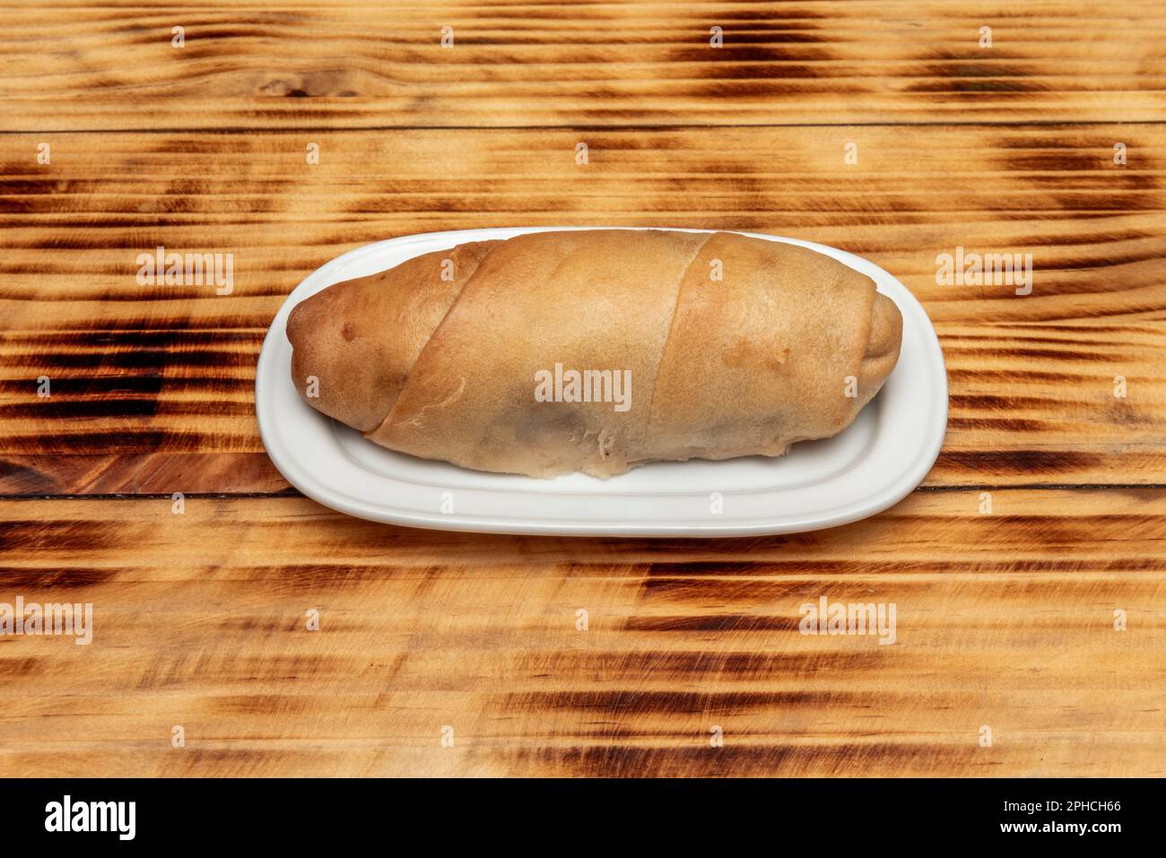 Si tratta di un impasto molto morbido, fatto con farina di grano, uova, grassi, zucchero, latte, Acqua, lievito e sale (molto simile a quello del pane al prosciutto di Natale); all'interno wh Foto Stock