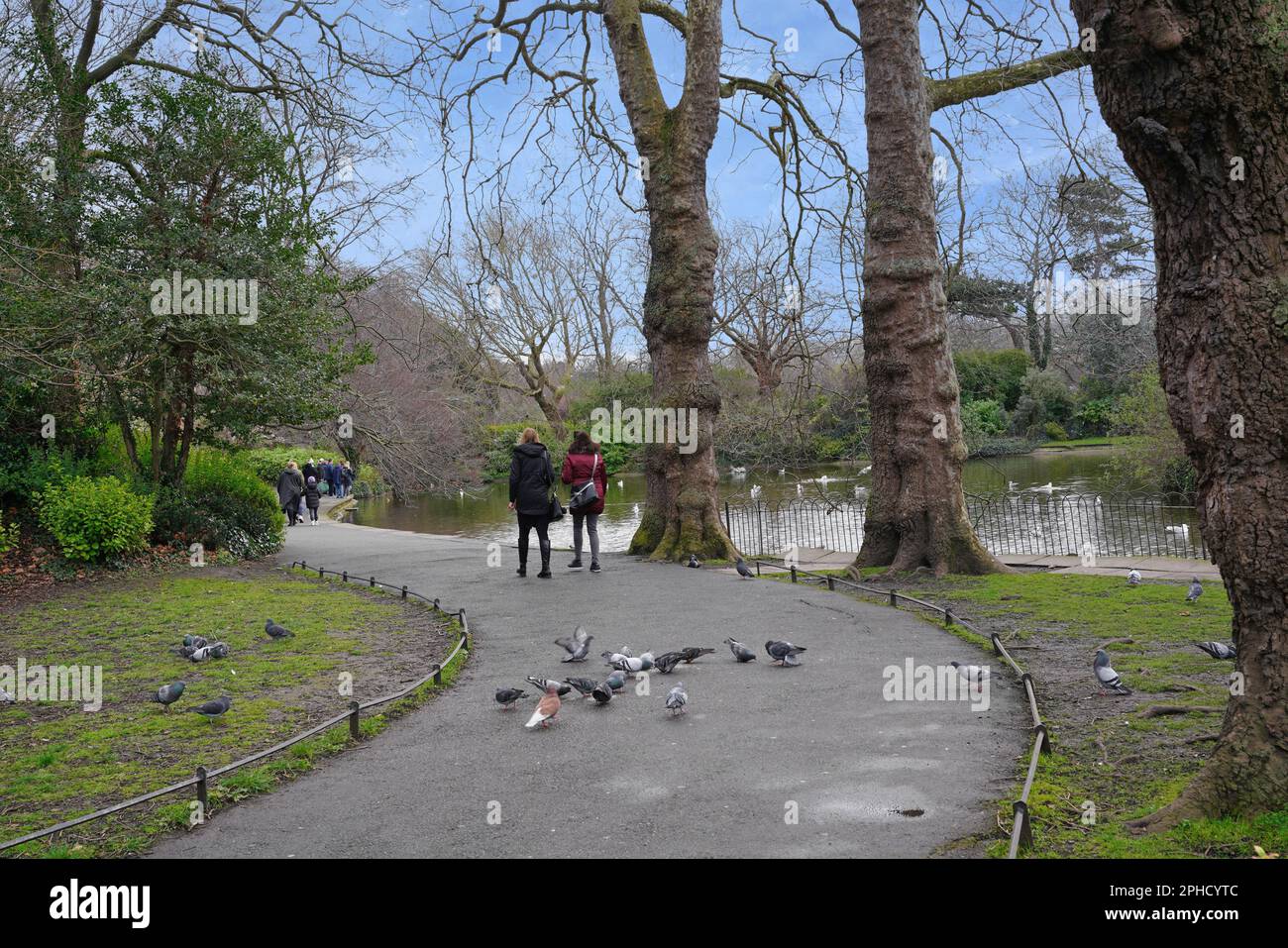 St Stephen's Green, un grande parco nel centro di Dublino con un laghetto Foto Stock