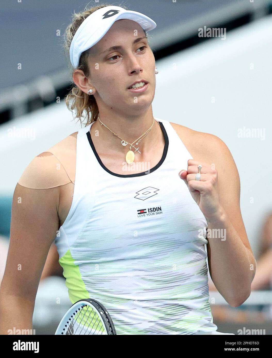 MIAMI GARDENS, FLORIDA - 27 MARZO: Elena Rybakina del Kazakhstan sconfigge Elise Mertens del Belgio nella sua quarta partita il giorno 9 del Miami Open all'Hard Rock Stadium il 27 marzo 2023 a Miami Gardens, Florid People: Elise Mertens Credit: Storms Media Group/Alamy Live News Foto Stock