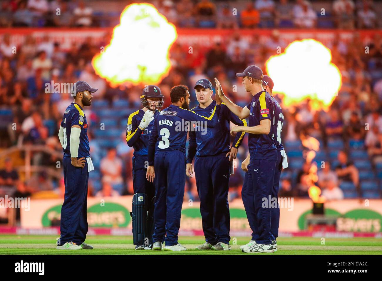 FILE PICS. Foto di Alex Whitehead/SWpix.com - 27/07/2018 - Cricket - Vitality Blast - Yorkshire Vikings contro Birmingham Bears - Emerald Headingley Stadium, Leeds, Inghilterra - Yorkshire's Adel Rashid celebra il wicket di Sam Hain a Birmingham. Foto Stock