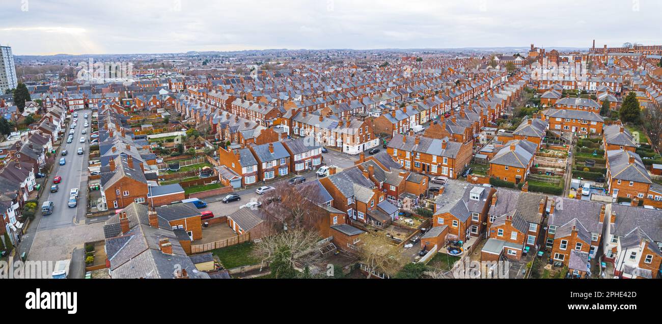 Panorama aereo del quartiere di Wollaton a Nottingham, case con lo stesso esterno, Inghilterra. Foto di alta qualità Foto Stock