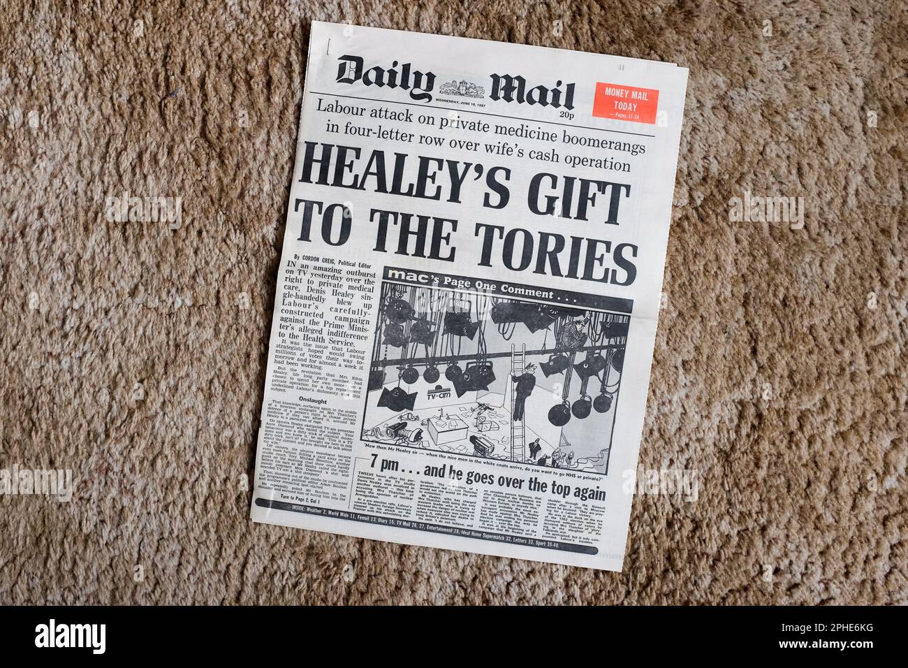Daily Mail prima pagina il 10 giugno 1987, il giorno prima delle elezioni generali vinte da Margaret Thatcher e dal Partito conservatore. Foto Stock