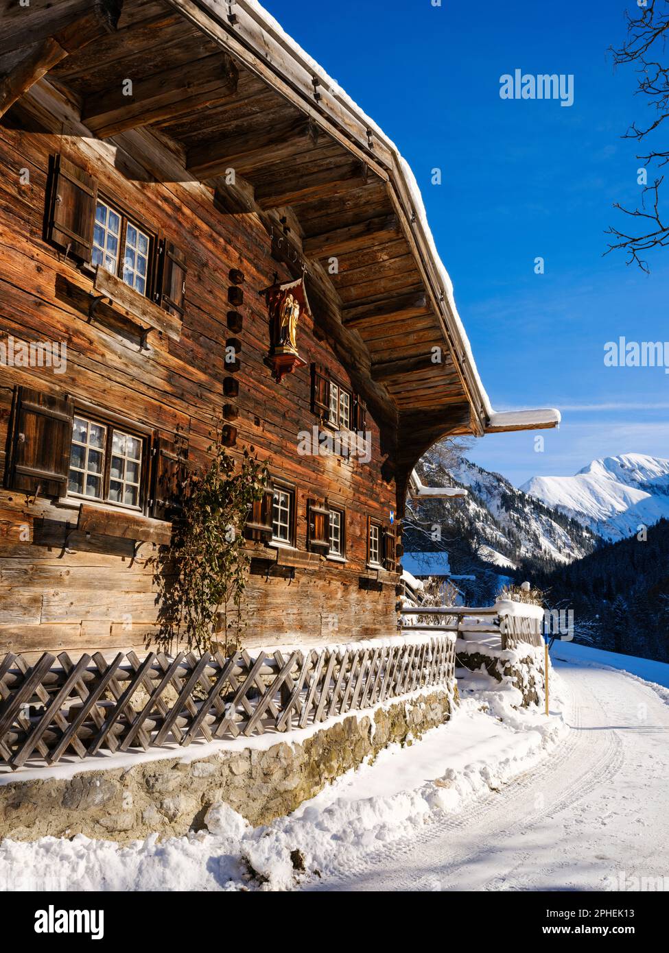 Villaggio Gerstruben una collezione di vecchie case coloniche risalente al 15. e 16. secolo. Le Alpi Allgaeu (Allgaeuer Alpen) vicino Oberstdorf d Foto Stock
