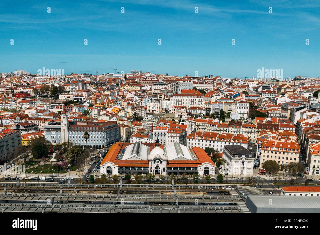 Lisbona, Portogallo - 26 marzo 2023: Out Market Lisboa, una sala alimentare situata nel Mercado da Ribeira a Cais do Sodre Foto Stock