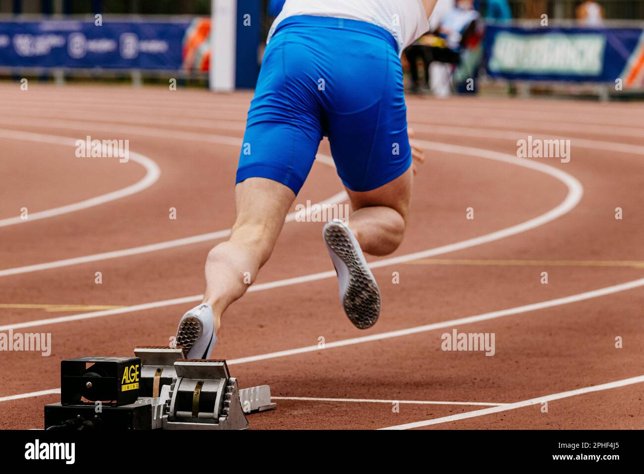 L'atleta sprinter inizia a correre dai blocchi di partenza Alge-Timing, gara di atletica di campionato del mondo, foto editoriali sportive Foto Stock