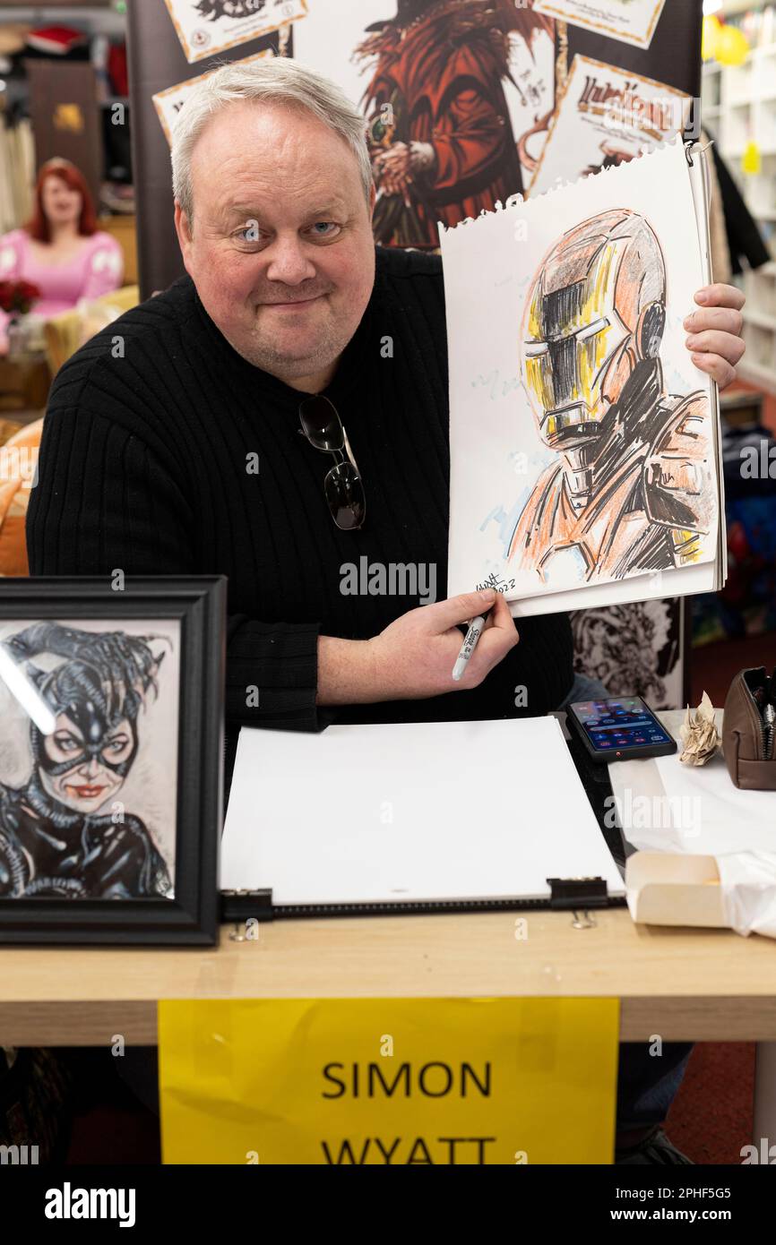 Maesteg, Galles, Regno Unito. 25 febbraio, 2023. Farplace Maesteg ospita un Comic con / Geek Day per i residenti di Maesteg. Simon Wyatt illustra Foto Stock