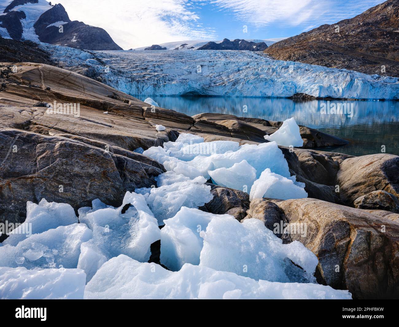 Ghiacciaio di Hahn. Paesaggio nel fiordo Johan Petersen, un ramo del fiordo di Sermilik (Sermiligaaaq) nella regione Ammassalik della Groenlandia orientale. Polare Foto Stock