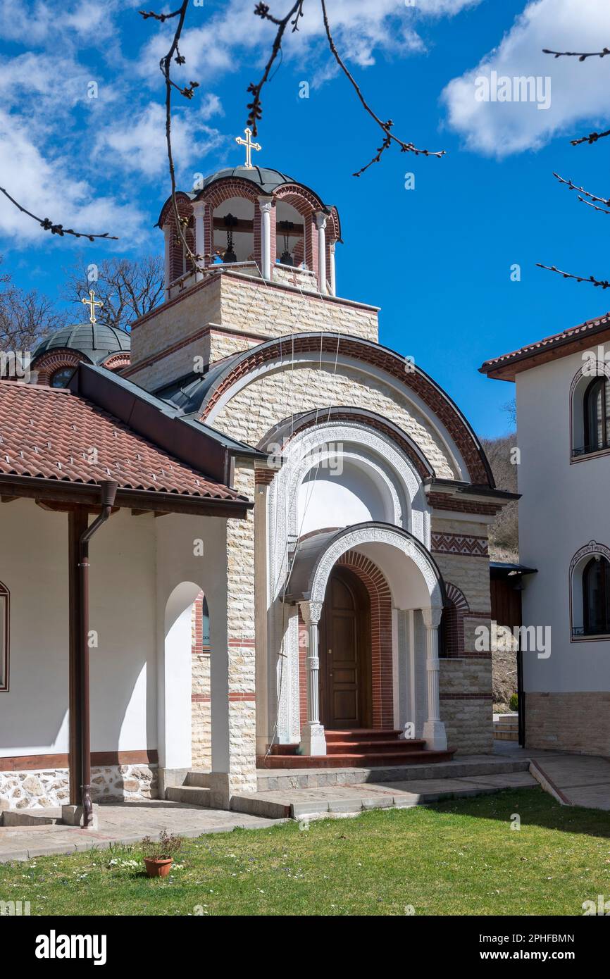 Monastero ortodosso di Divotino dedicato alla Santissima Trinità al monte Lyulin, nella regione della città di Sofia, Bulgaria Foto Stock