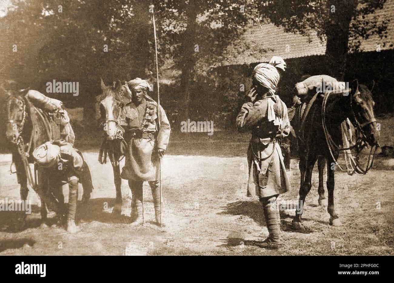 WWI - Un gruppo di ballerini di cavalleria indiani vicino alle linee britanniche in Francia. --- Première Guerre mondiale - un groupe de lanciers de cavalerie indienne près des lignes britanniques en France. --- Erster Weltkrieg - Eine Gruppe indischer Kavallerie-Lanzenreiter in der Nähe der britischen Linien in Frankreich. --- WWI - फ्रांस में ब्रिटिश लाइनों के पास भारतीय घुड़सवार सेना के लांसरों का एक समूह। --- Foto Stock