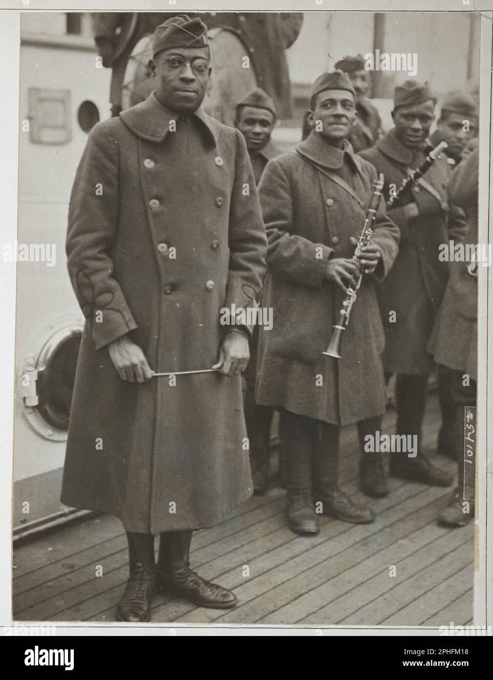 Il leader della band jazz e musicista Lt James Reese Europe torna dalla guerra in Francia con il 369th Regiment, New York, NY, 2/12/1919. (Foto di Underwood e Underwood Foto Stock