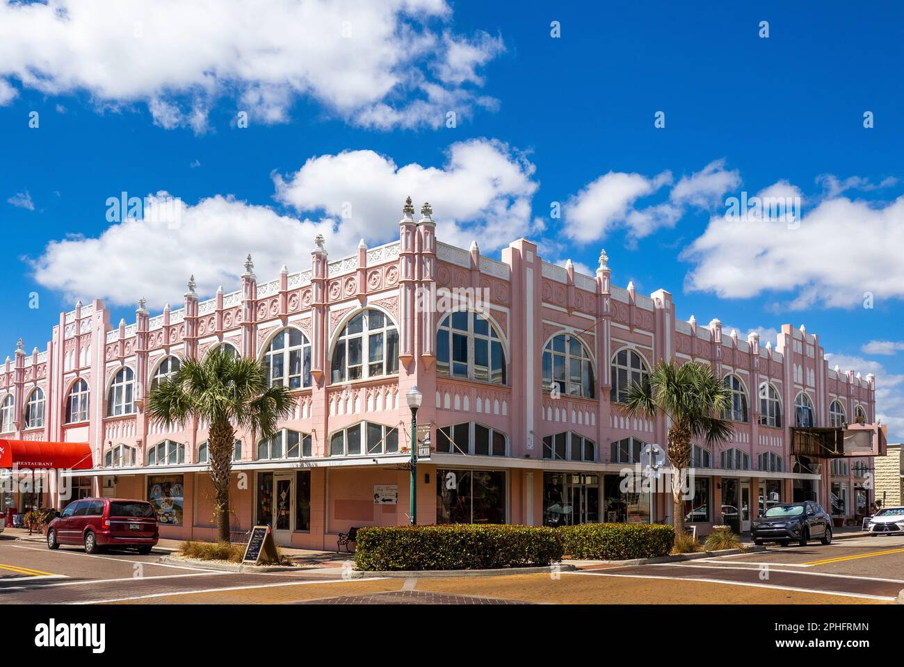 L'edificio rosa Rosin Arcade costruito nel 1926 in ASrcadia Florida USA Foto Stock