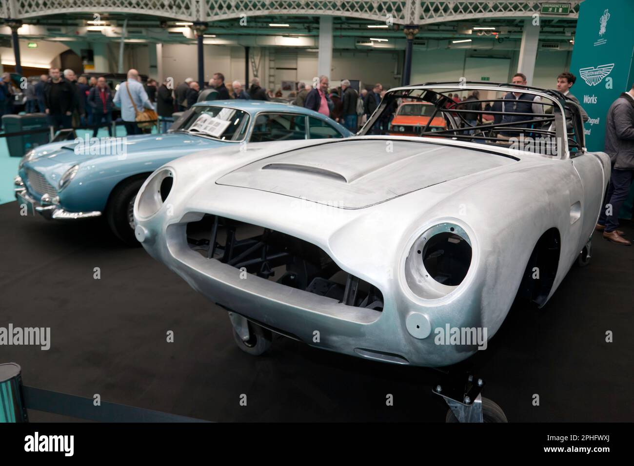 Hand Built, Body Sell of a DB5, sullo stand Aston Martin Works, al London Classic Car Show 2023 Foto Stock