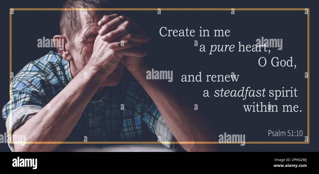 La bibbia cristiana verses psalm 51:10, anziani pregano Foto Stock