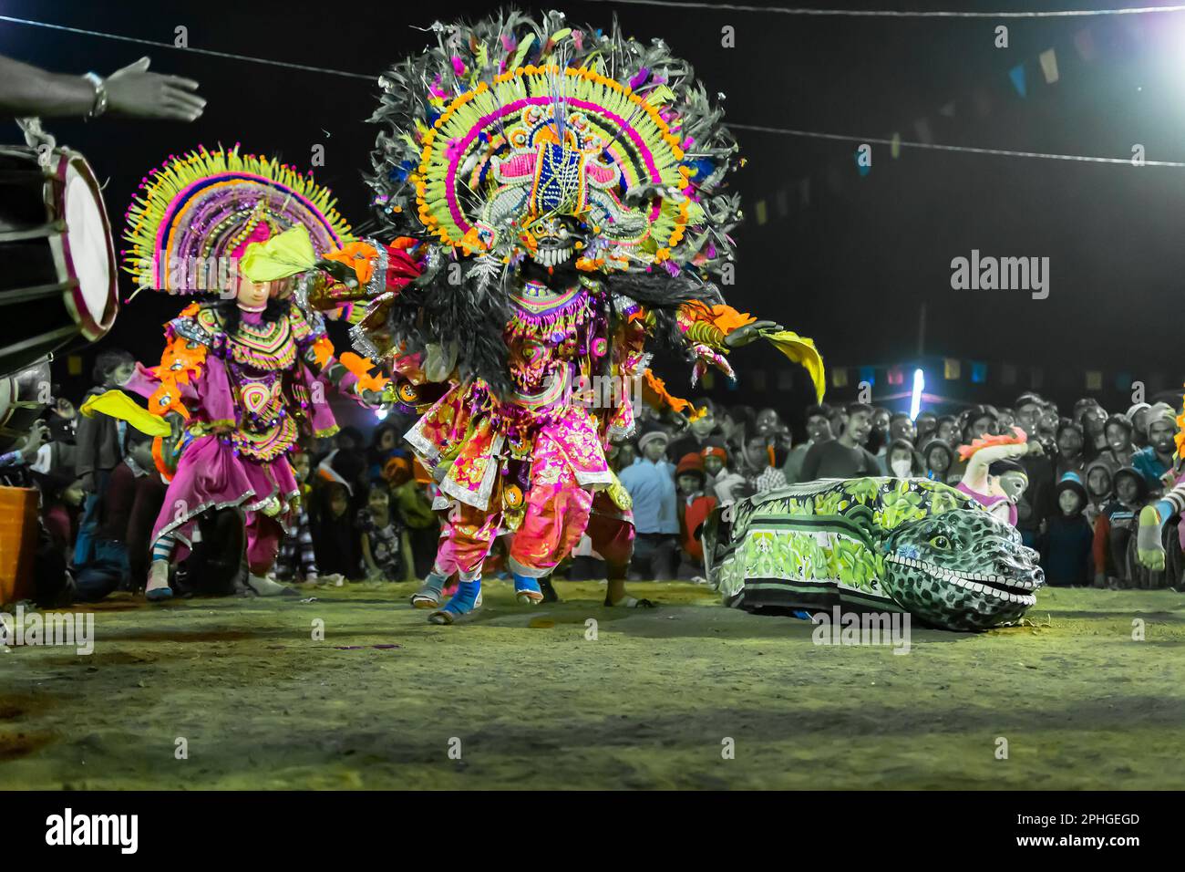 Purulia, Bengala Occidentale, India - 23rd Dicembre 2015 : danza Chhau o danza Chhou di Purulia. Patrimonio culturale immateriale dell'umanità dell'UNESCO. Foto Stock