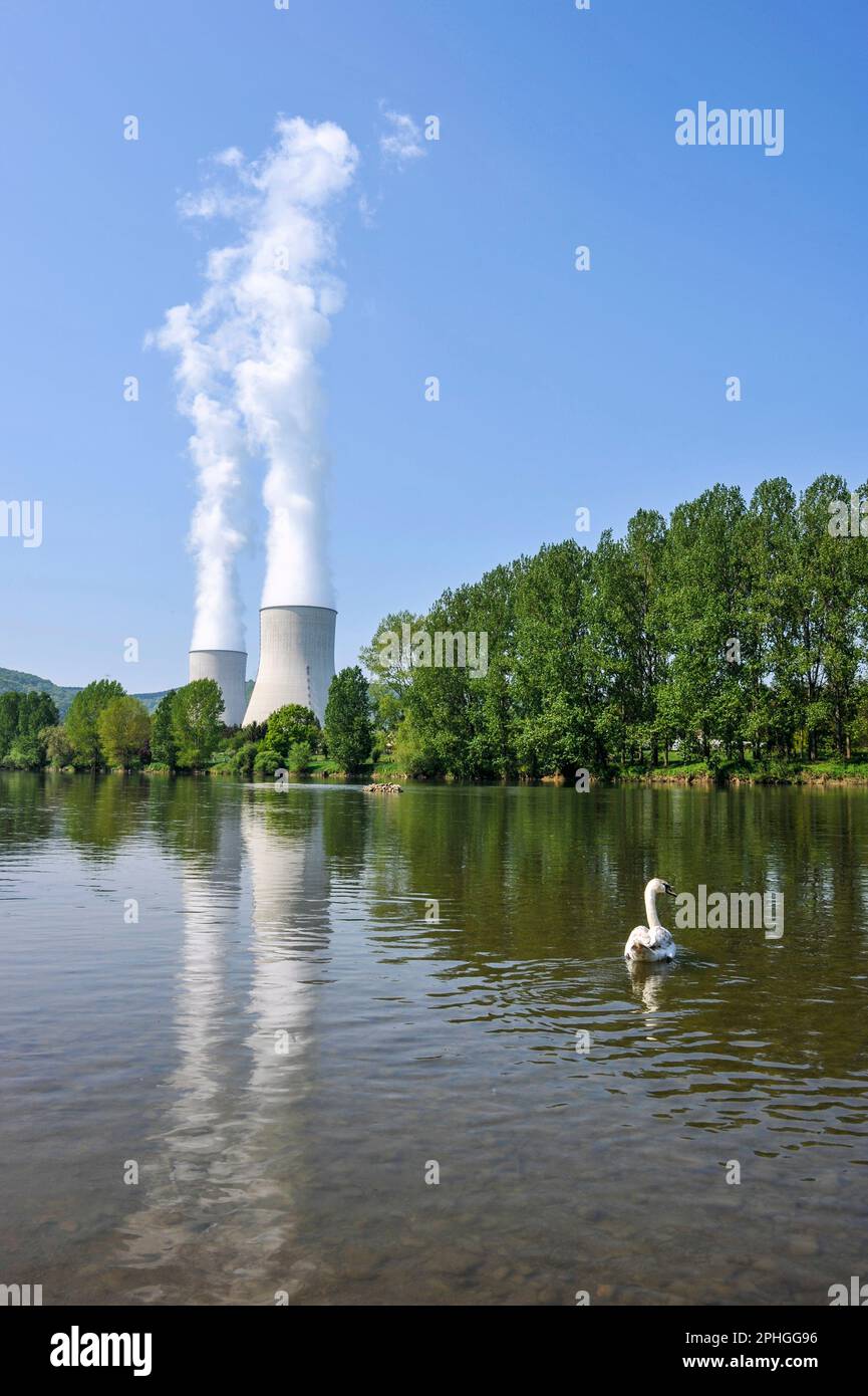 Vicino al confine belga; vicino Givet; la centrale di Chooz porta il rischio nucleare al confine belga nelle Ardenne francesi | la centra Foto Stock