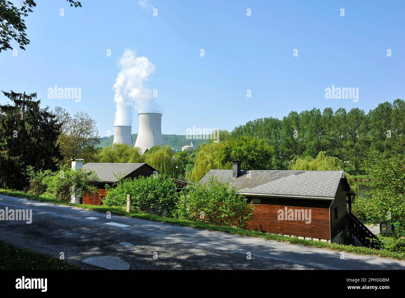 Vicino al confine belga; vicino Givet; la centrale di Chooz porta il rischio nucleare al confine belga nelle Ardenne francesi | la centra Foto Stock