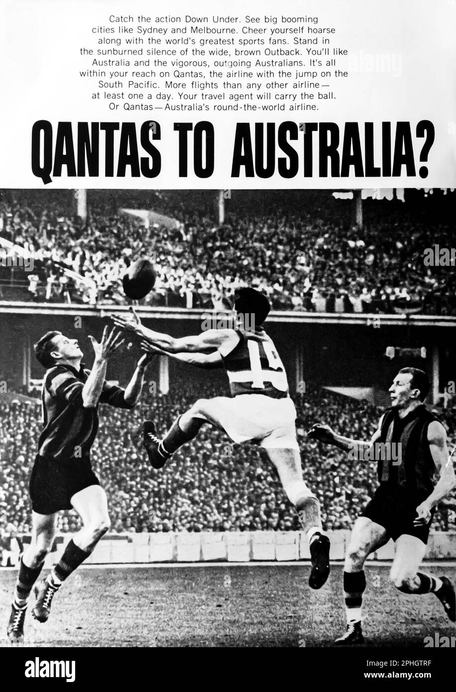 Annuncio di Qantas in una rivista NatGeo Settembre 1966 Foto Stock