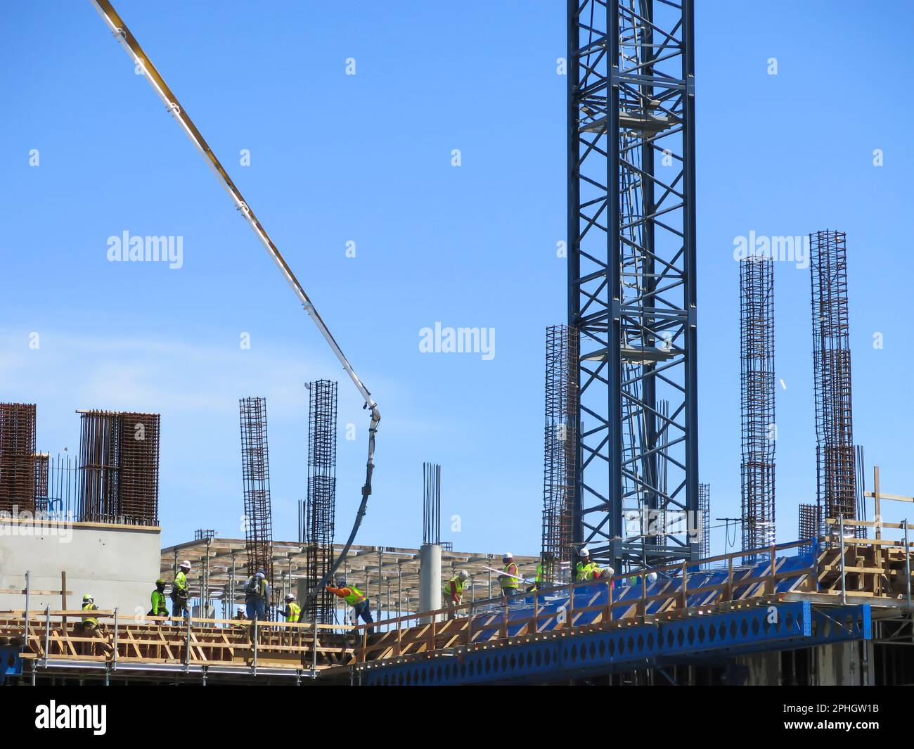 Personale di costruzione che lavora in loco Foto Stock