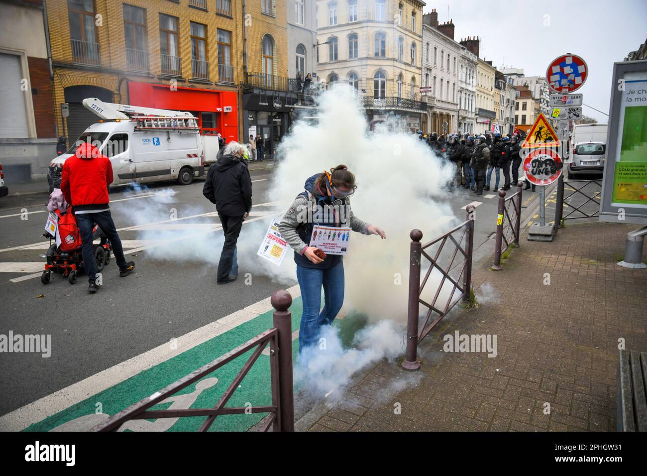 Lille,Francia,28th marzo 2023.un altro giorno di scioperi e di protesta contro le riforme pensionistiche in tutta la Francia.l'età della pensione è salita da 62 a 64. Credit: Pmvfoto/Alamy Live News Foto Stock