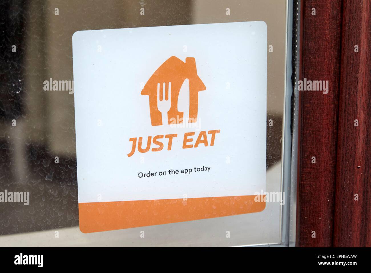 basta mangiare segno nella finestra di un ristorante strandtown, belfast est, irlanda del nord, regno unito Foto Stock