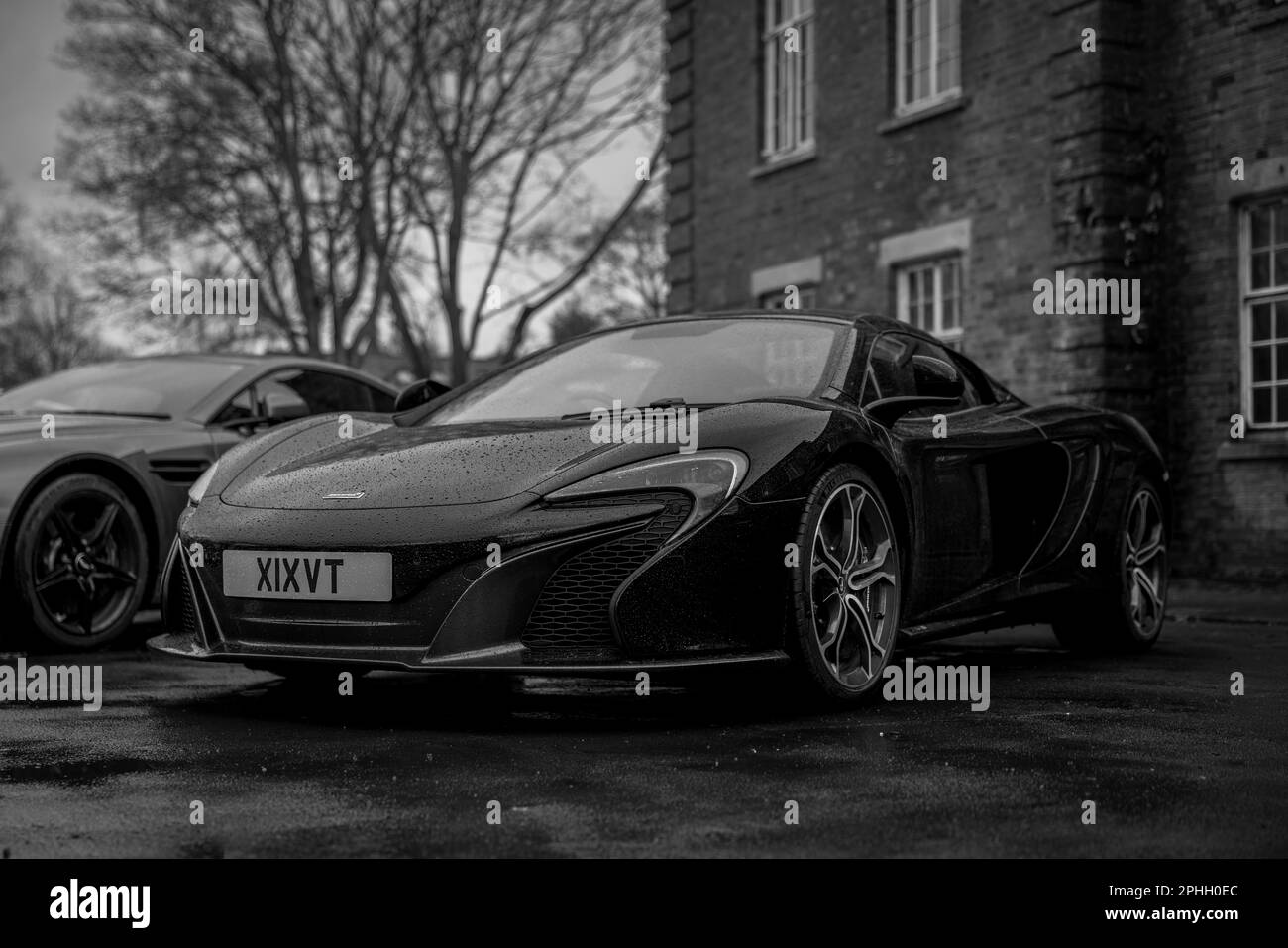 McLaren MP4-12C, in mostra alla Motorsport Assembly tenutasi al Bicester Heritage Centre il 26th marzo 2023. Foto Stock