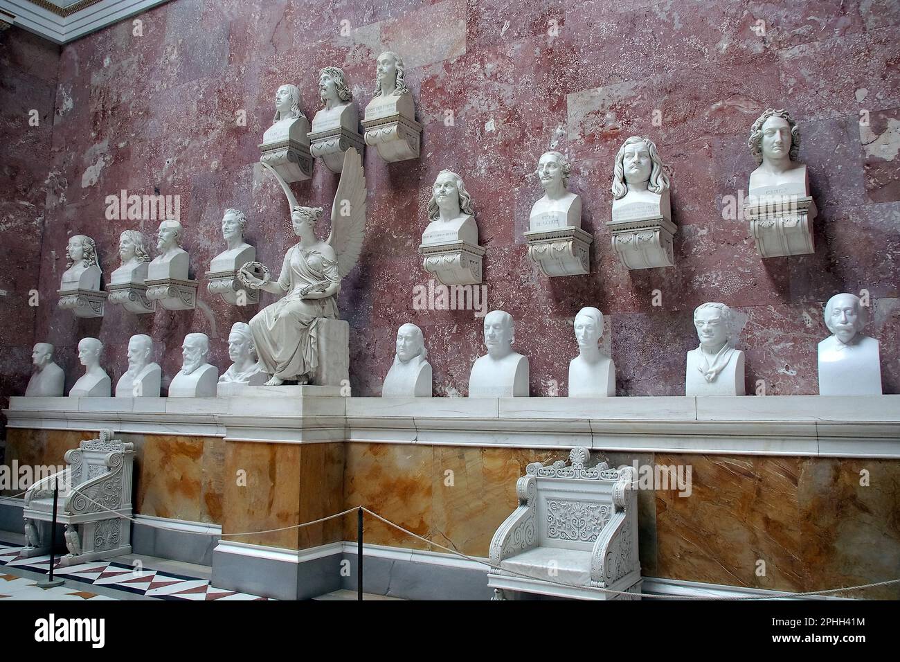 Busti di marmo, sala principale, Walhalla (memoriale), sala di fama, che onora persone lodevoli e distinte nella storia tedesca, Germania, Europa Foto Stock
