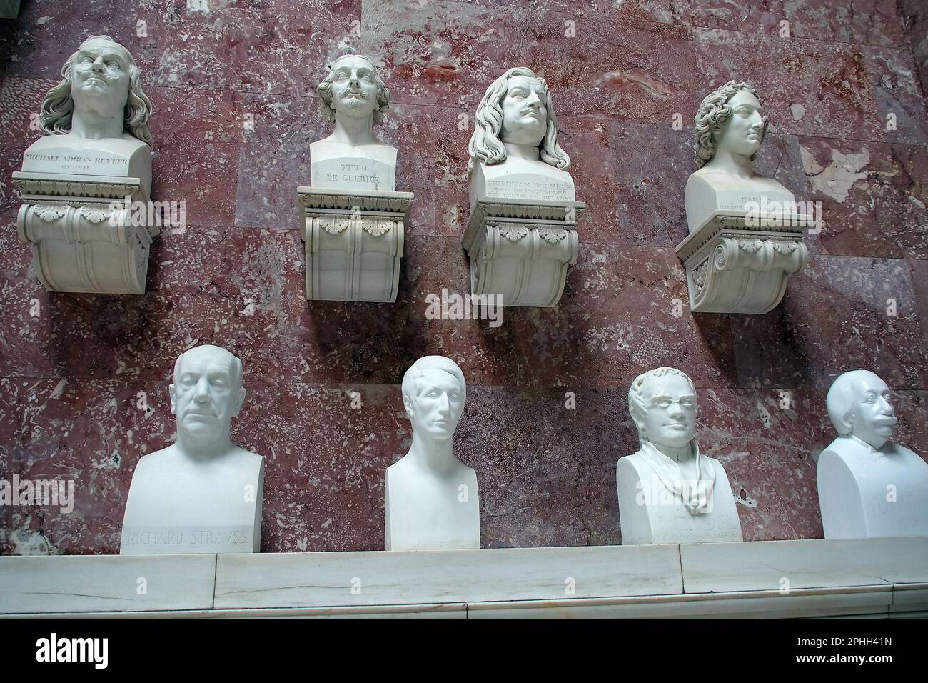 Busti di marmo, sala principale, Walhalla (memoriale), sala di fama, che onora persone lodevoli e distinte nella storia tedesca, Germania, Europa Foto Stock