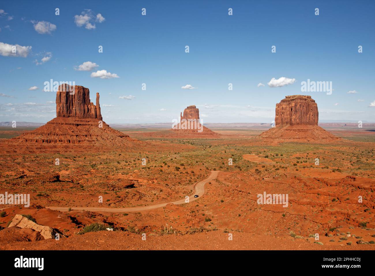 La vista più iconica dal Monument Valley Navajo Tribal Park, Arizona, USA Foto Stock