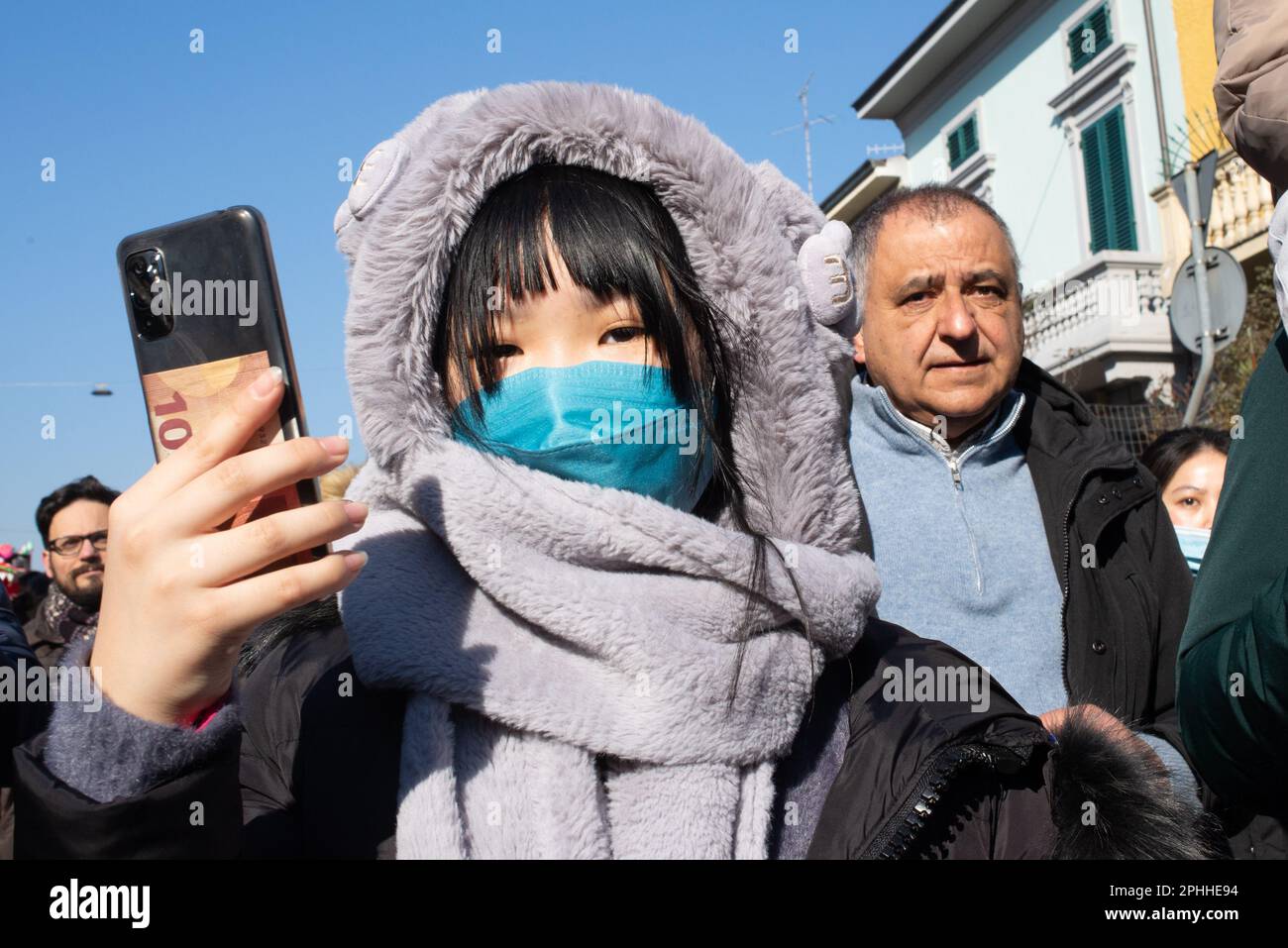 Festeggiamenti per il Capodanno cinese a Prato di una delle più grandi comunità cinesi in Italia con sfilate e spettacoli per l'anno del coniglio Foto Stock