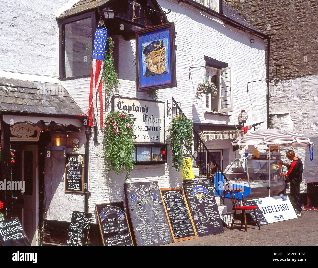 Il ristorante Captain's Cabin sul fronte del porto, Polperro, Cornovaglia, Inghilterra, Regno Unito Foto Stock