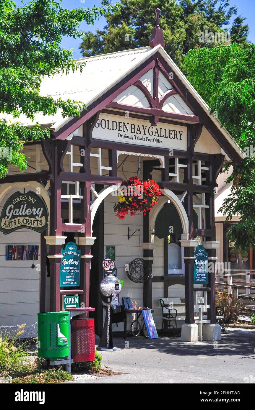 Ingresso alla Golden Bay Gallery, Commercial Street, Takaka, Nelson Region, South Island, Nuova Zelanda Foto Stock