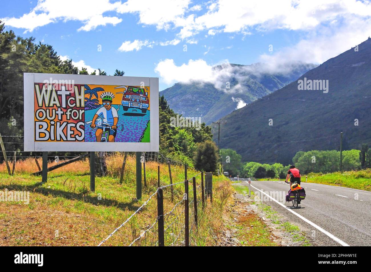 "Guardare fuori per bici' firmare su Abel Tasman Drive, il Parco Nazionale Abel Tasman Nelson Regione, Isola del Sud, Nuova Zelanda Foto Stock