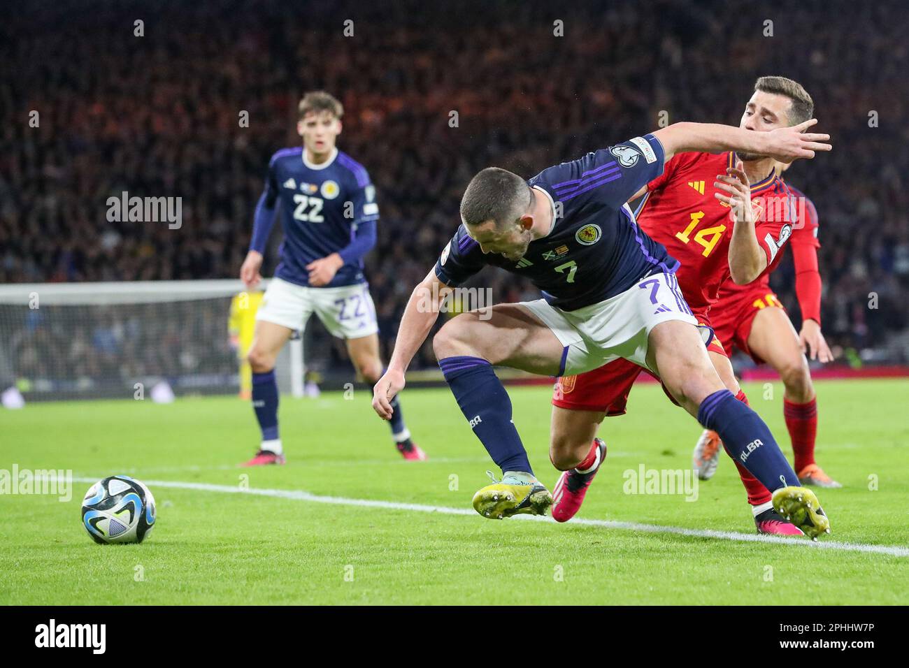 Glasgow, Regno Unito. , . REGNO UNITO. La Scozia ha giocato la Spagna ad Hampden Park, Glasgow, nelle Qualifiche europee e la Scozia ha vinto 2 - 0. I gol sono stati segnati da Scott McTominay (numero 4) in 7 minuti e 51 minuti. Credit: Findlay/Alamy Live News Foto Stock