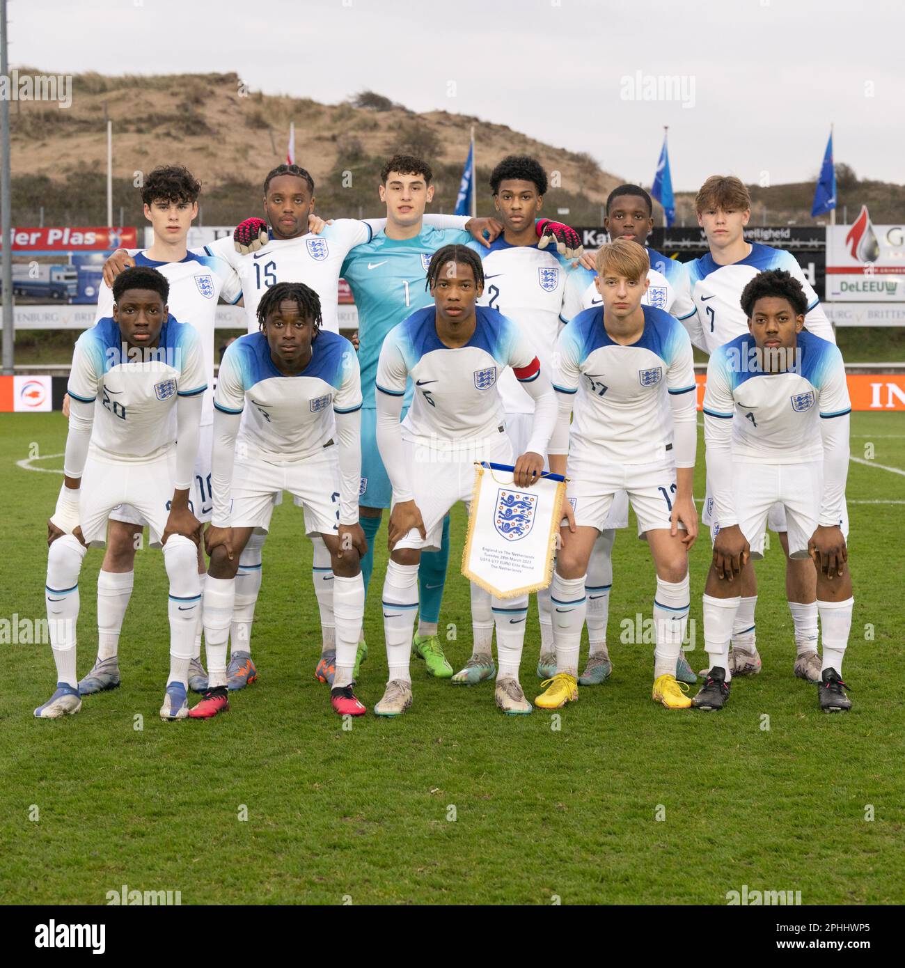 KATWIJK, PAESI BASSI - MARZO 28: Jamaldeen Jimoh d'Inghilterra U17, Myles Lewis d'Inghilterra U17, Justin Oboavwoduo d'Inghilterra U17, Thomas Watsons d'Inghilterra U17, Tyler Dibling d'Inghilterra U17, Somto Bonifatius d'Inghilterra U17, Emoyife Jemide d'Inghilterra U17, Archie grijs d'Inghilterra U17, Joshua Acheampong d'Inghilterra U17 Portiere Tommy Setford d'Inghilterra U17, Ishé Samuels-Smith d'Inghilterra U17 durante la partita UEFA EUROPEAN U17 - ELITE ROUND match tra Inghilterra U17 e Paesi Bassi U17 allo Stadion Nieuw Zuid il 28 marzo 2023 a Katwijk, Paesi Bassi (Foto di Kees Kuijt/Orange Pictures) Foto Stock