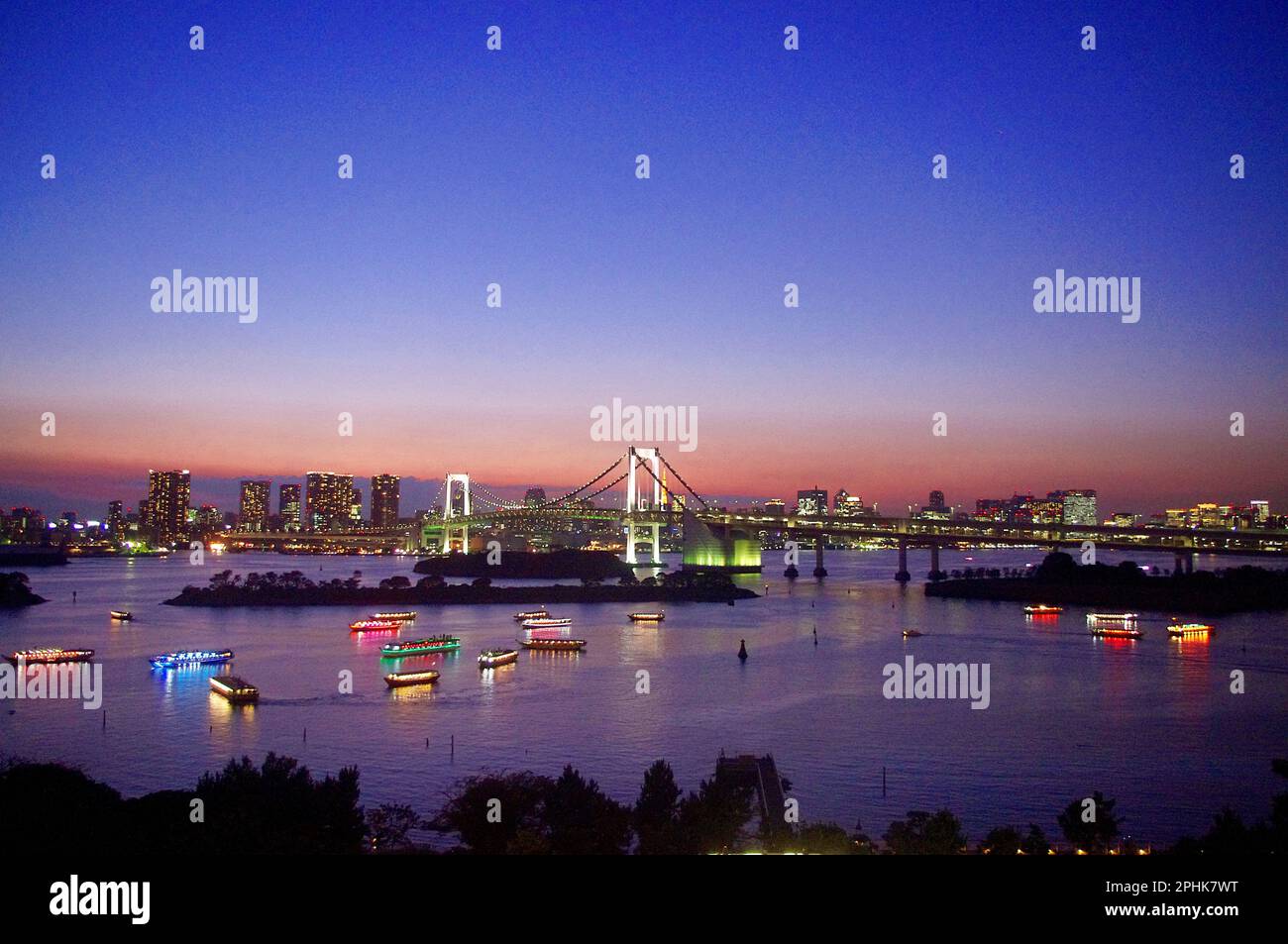 Vista della Baia di Tokyo e del Ponte dell'Arcobaleno Foto Stock