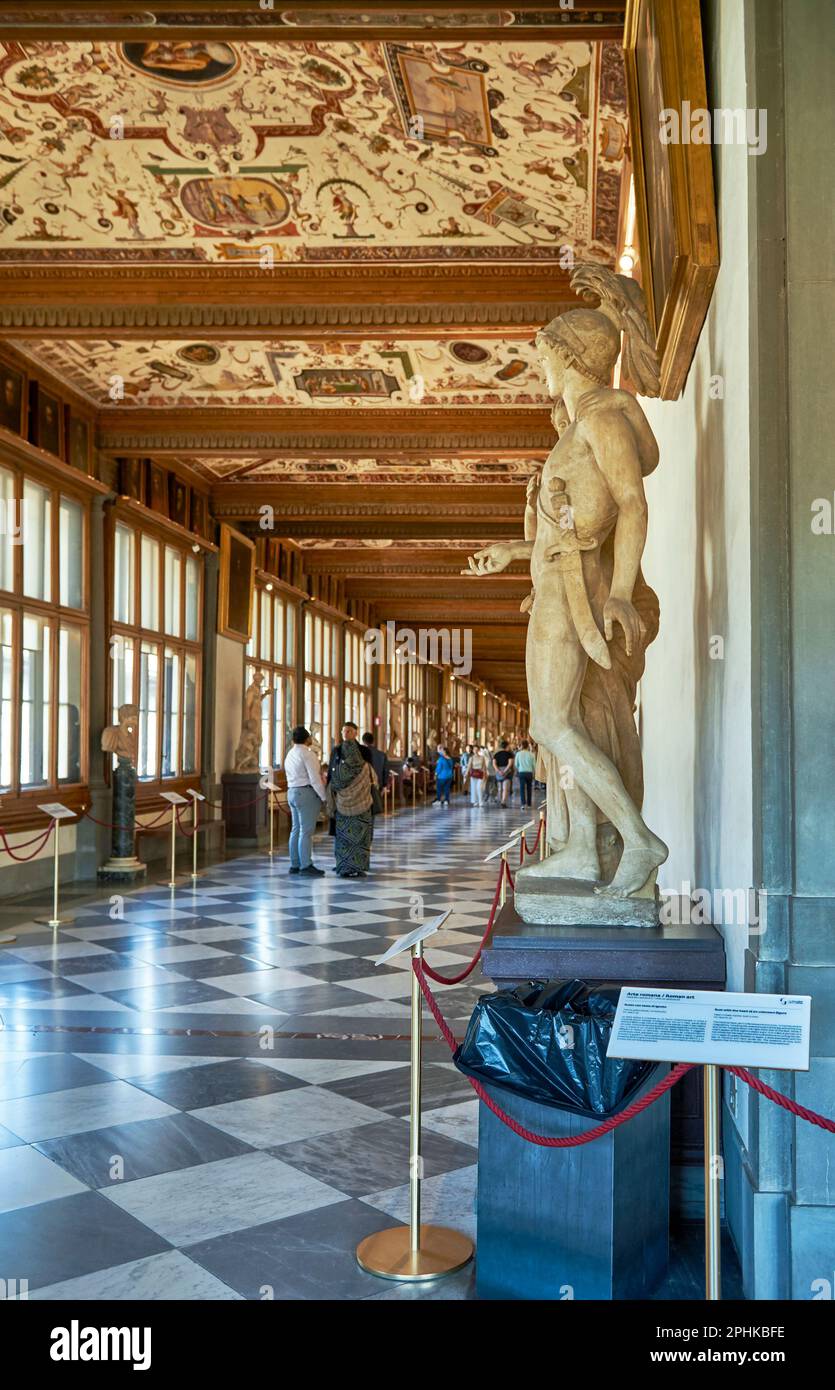 Visita alla Galleria degli Uffizi a Firenze Foto Stock