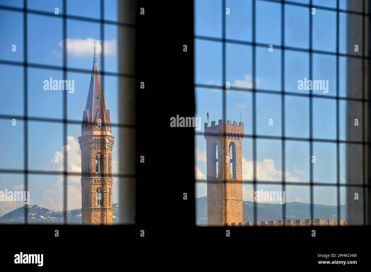 Vista sulla città dalla finestra del Palazzo Vecchio a Firenze Foto Stock