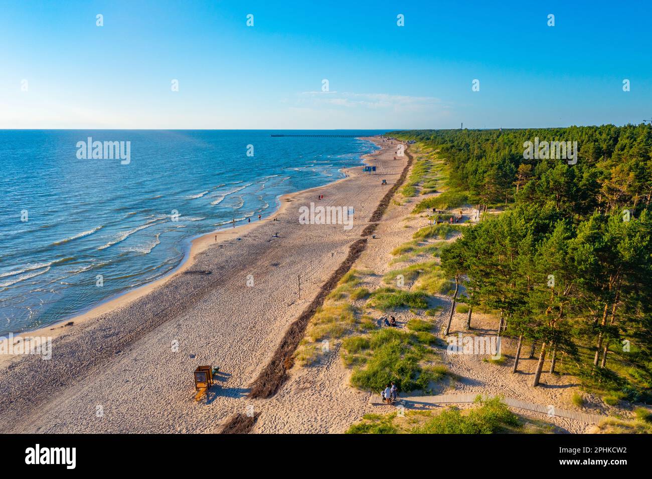 Una giornata di sole in una spiaggia a Palanga, Lituania. Foto Stock